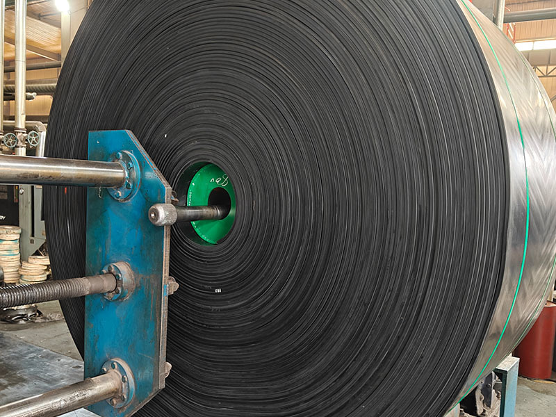 Cold-resistant conveyor belt