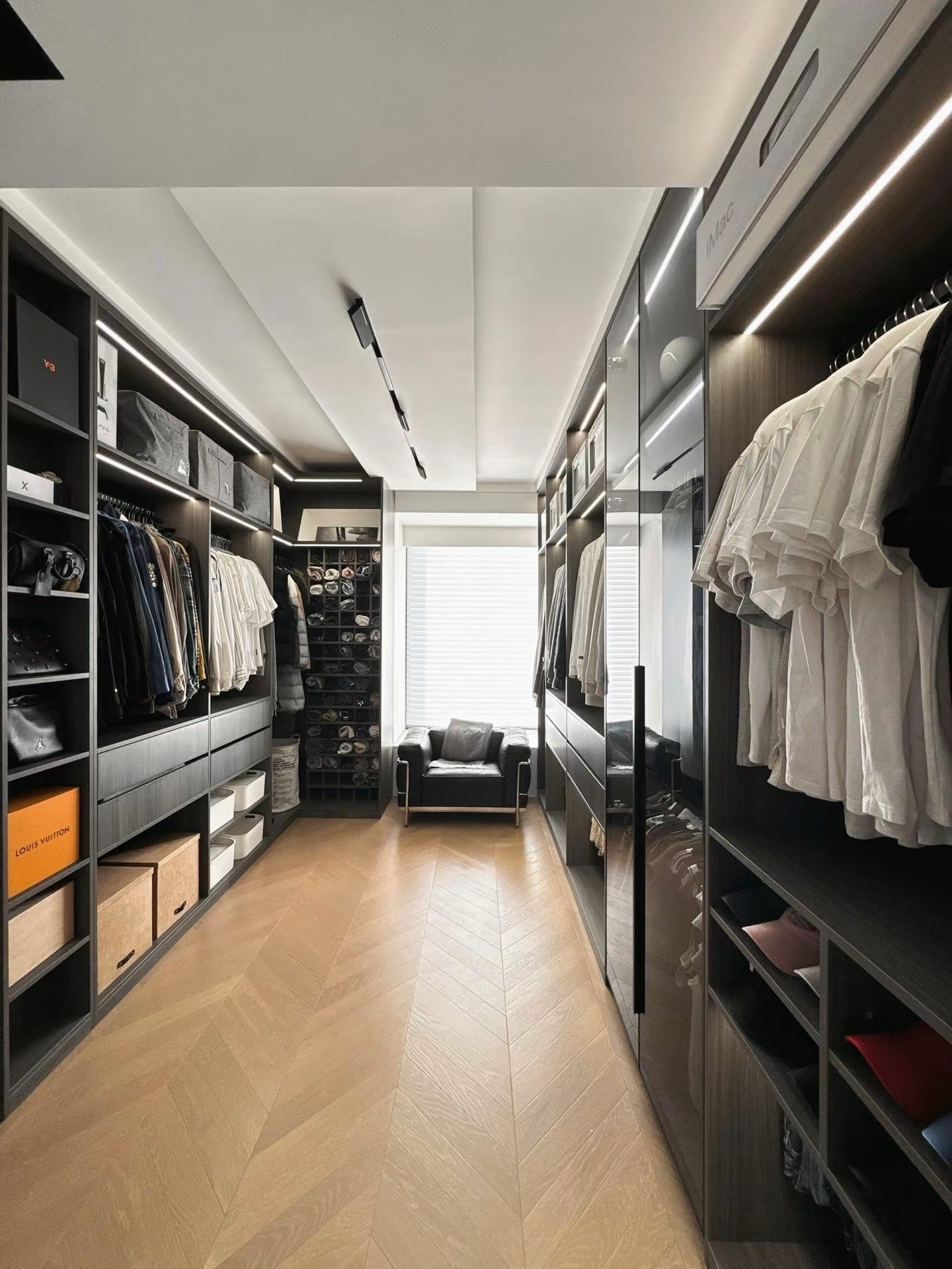 walk-in closet 5