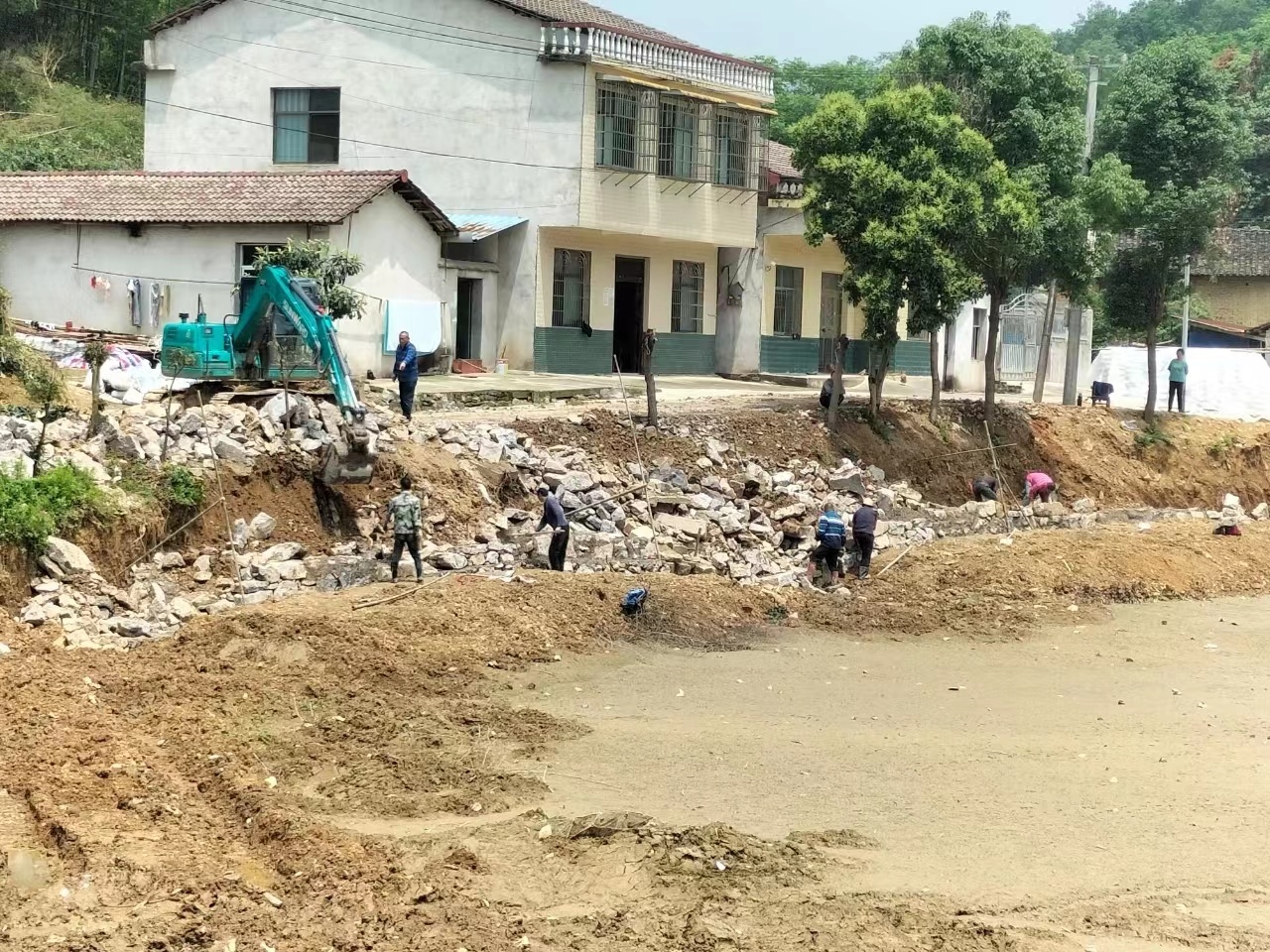 赤壁水建集团让“烟火塘”重燃乡村烟火