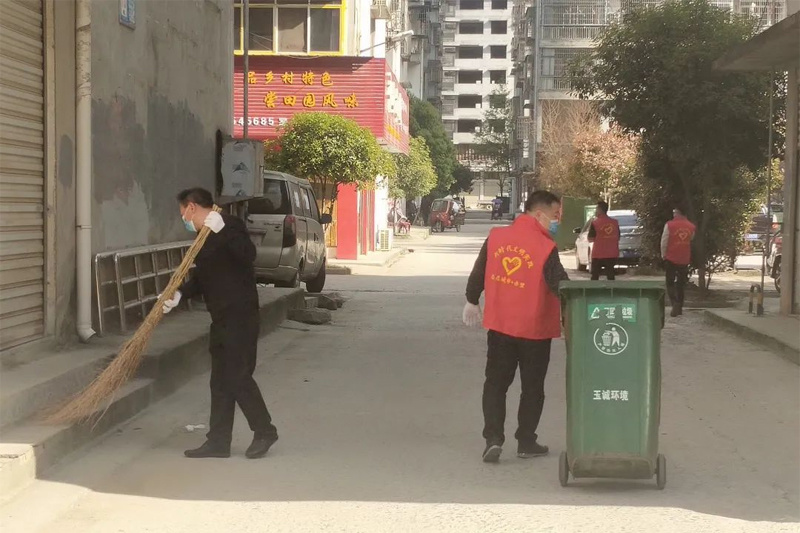 赤壁水利建设集团开展“万人洁城”活动