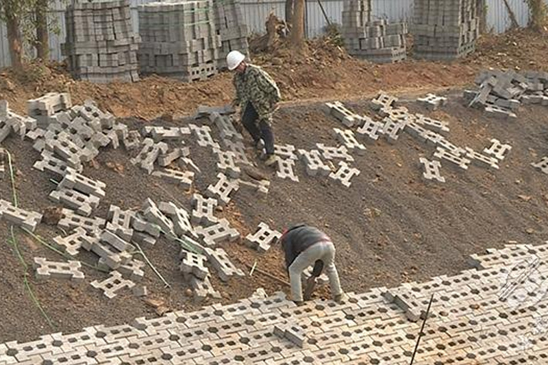 赤壁：冬季涉水建設(shè)不停歇