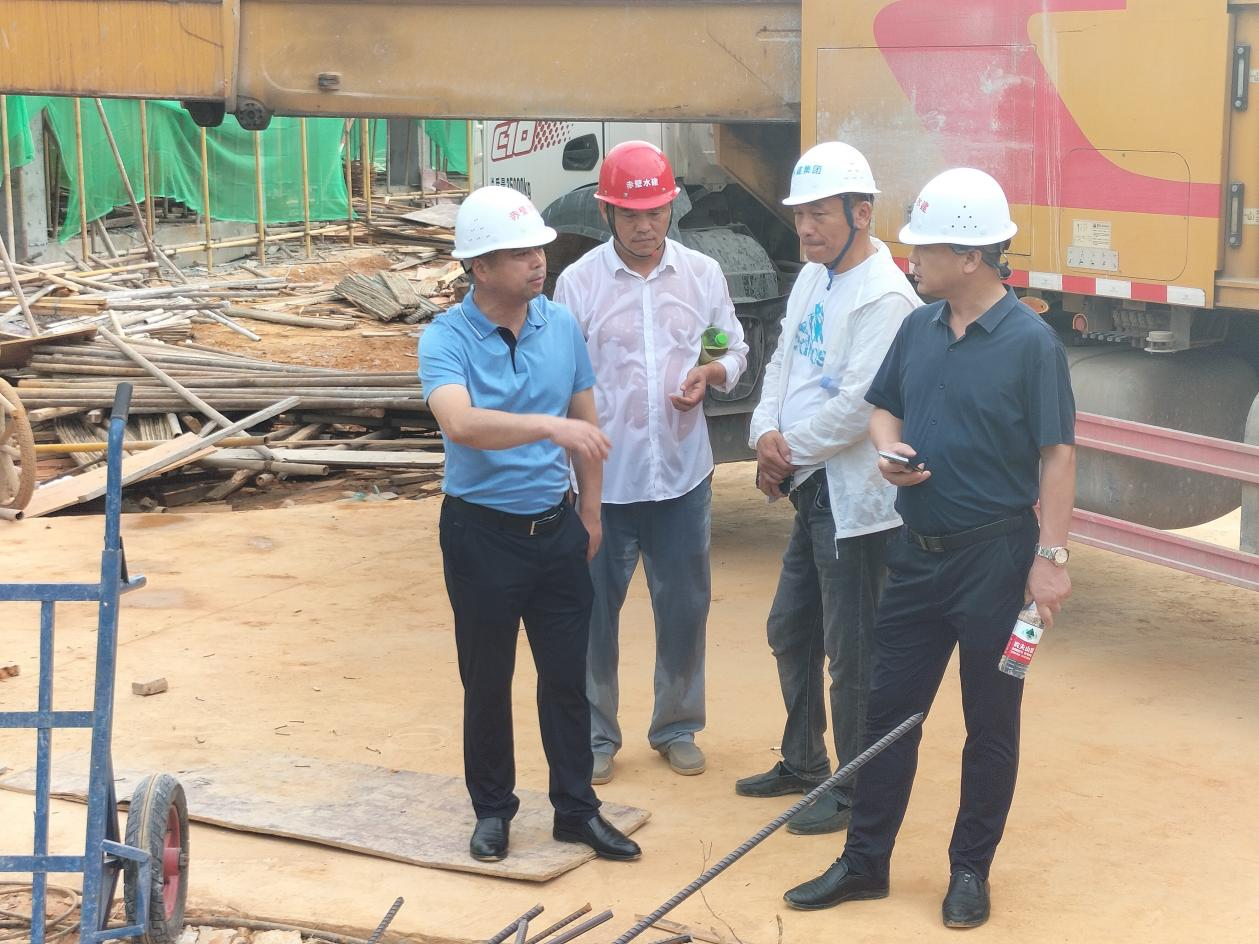 市水建集团 筑牢高温天气作业安全