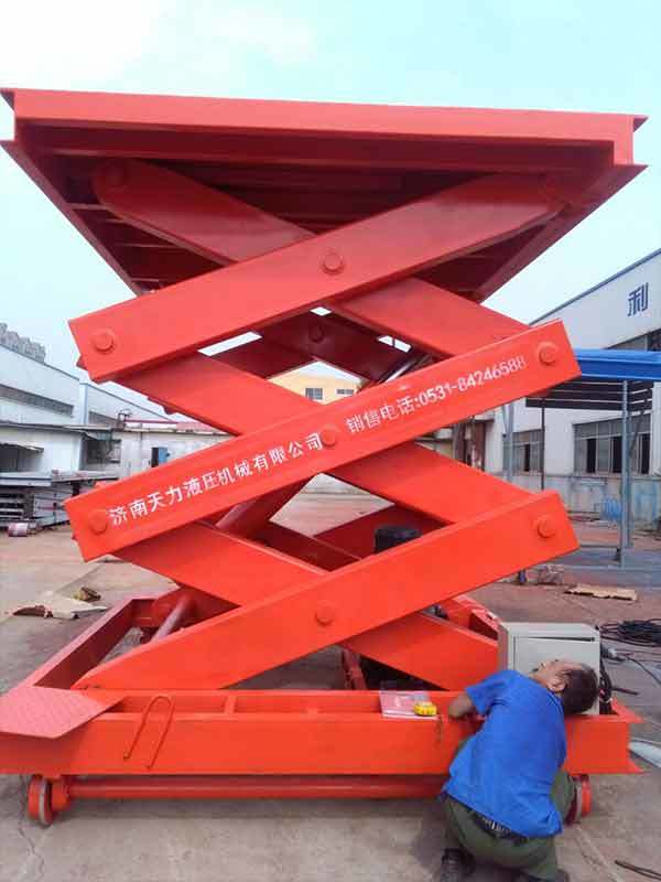 轨道行走式升降平台