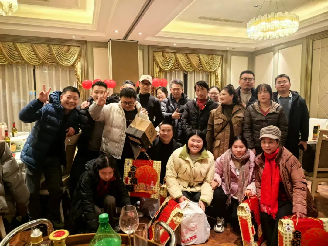 岁末尾牙辞旧迎新，2025共启新征程