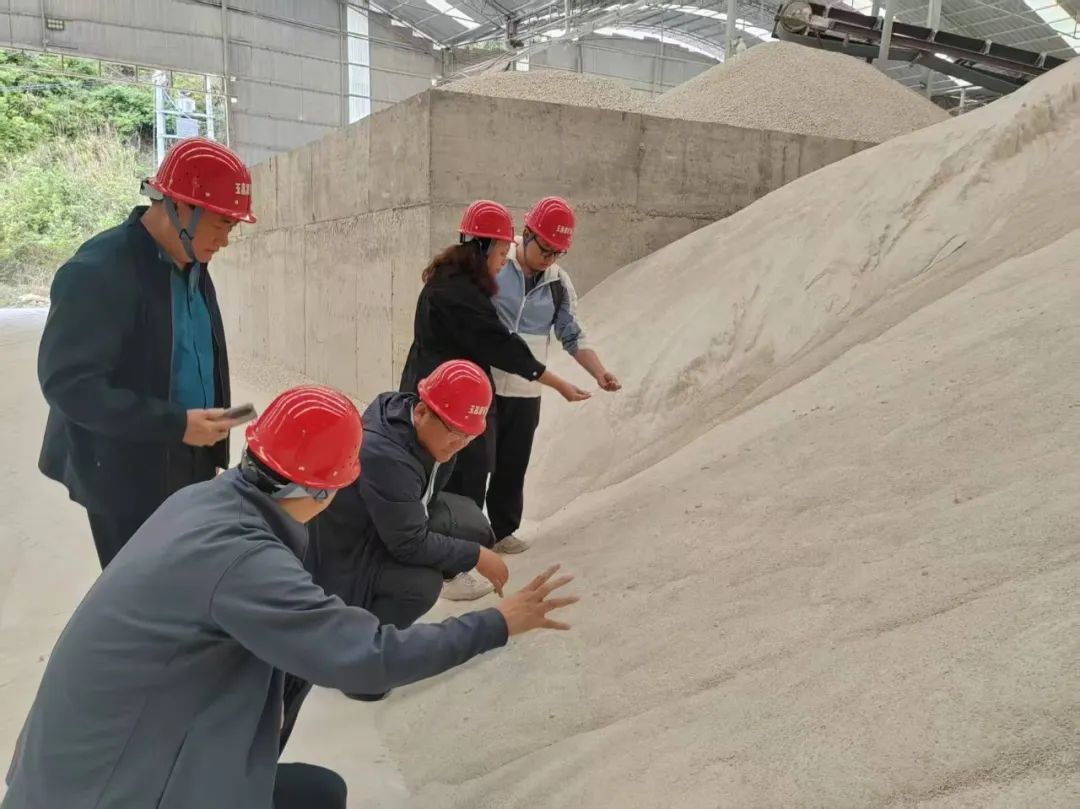 【調(diào)研動(dòng)態(tài)】礦業(yè)大課堂團(tuán)隊(duì)陪同貴州省工信廳金屬非金屬礦山工作處一行領(lǐng)導(dǎo)赴礦業(yè)大課堂學(xué)員單位調(diào)研“富礦精開(kāi)”工作