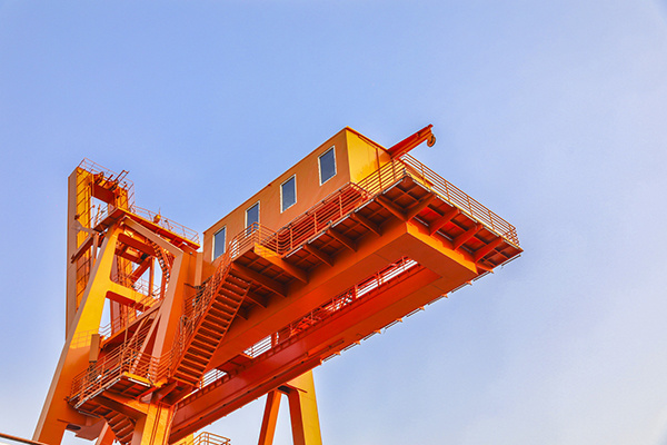 Features and Applications of Portal Cranes