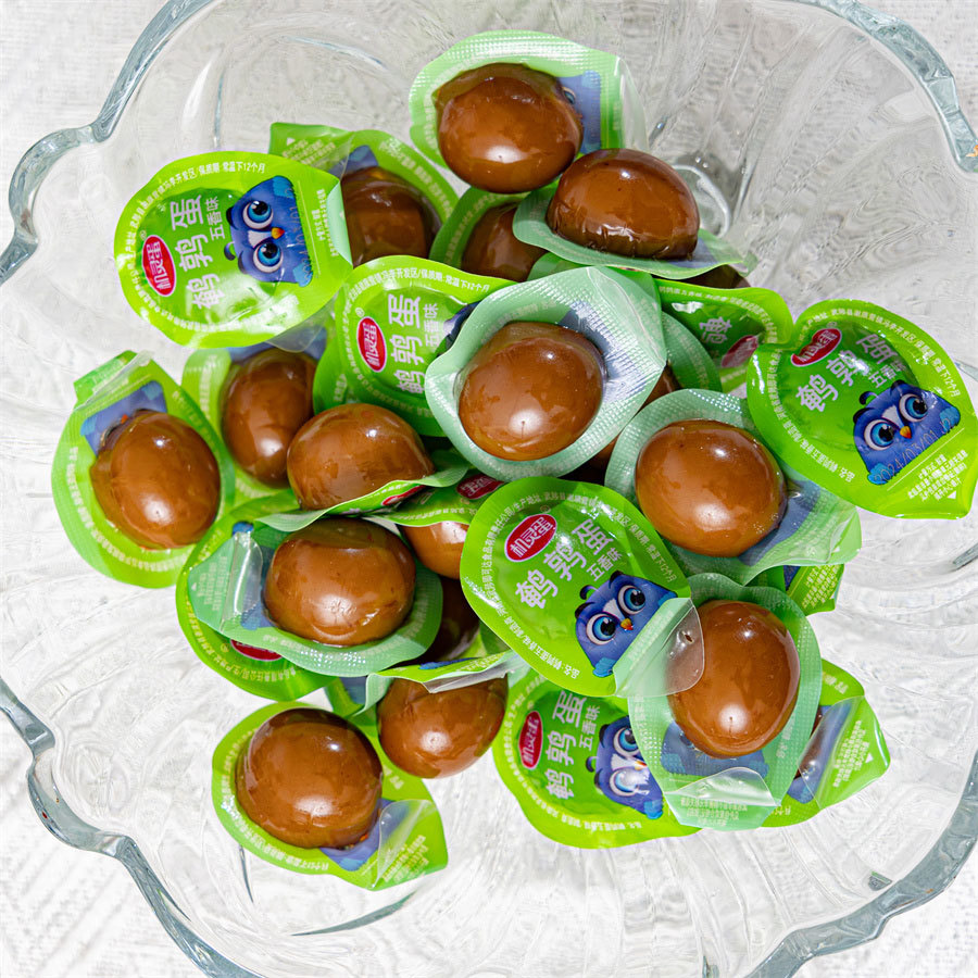 Single quail egg - five-spice flavor