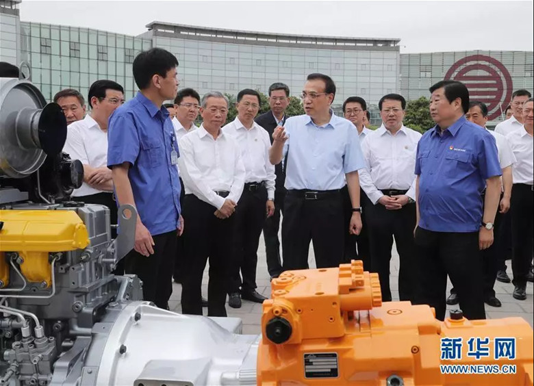 公司領(lǐng)導(dǎo)干部參加集團電視電話會議