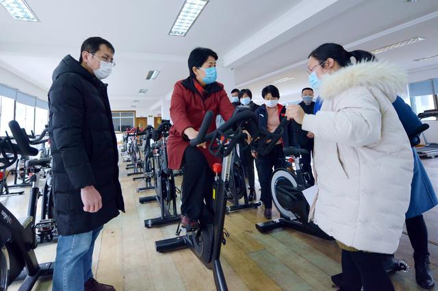 We warmly welcome the leaders of the Ningbo Municipal Committee of the Chinese People's Political Consultative Conference and the Municipal Sports Bureau to our company to investigate the resumption of work and production of sports industry enterprises