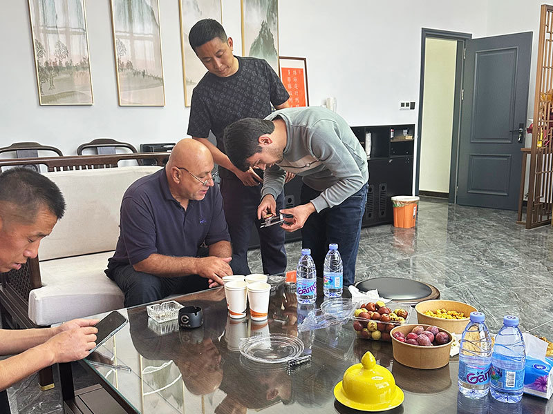 Customers visit our company 8 Customers visit our company 8