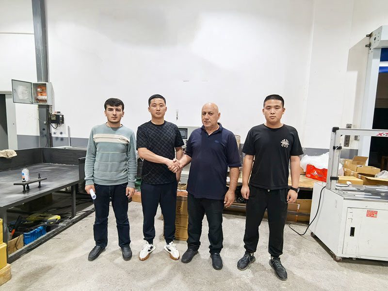 Customers visit our company 4 Customers visit our company 4