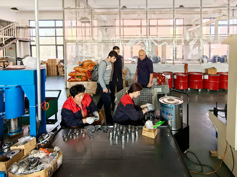 Customers visit our company 7 Customers visit our company 7