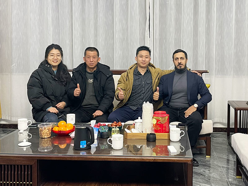 Customers visit our company Customers visit our company