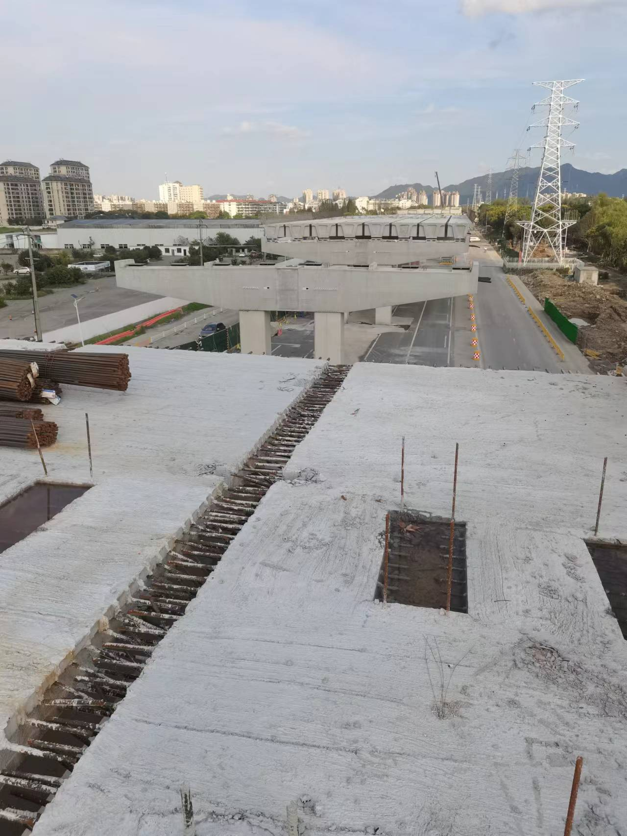 紹興市二環(huán)南路智慧快速路工程項(xiàng)目施工現(xiàn)場(chǎng)