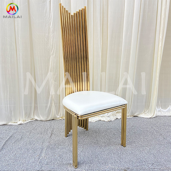 What are the advantages and disadvantages of metal furniture?