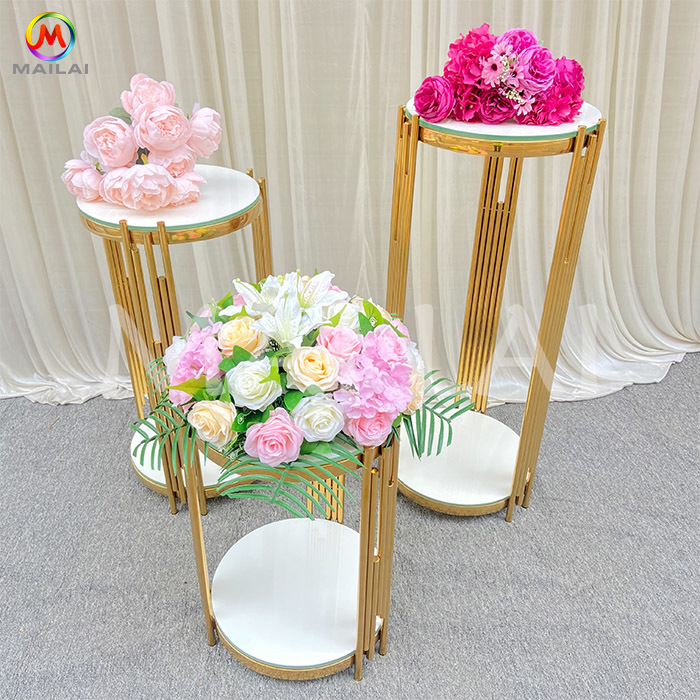Stainless steel leisure tables and chairs blend with the beauty of nature, fearless of wind and rain challenges