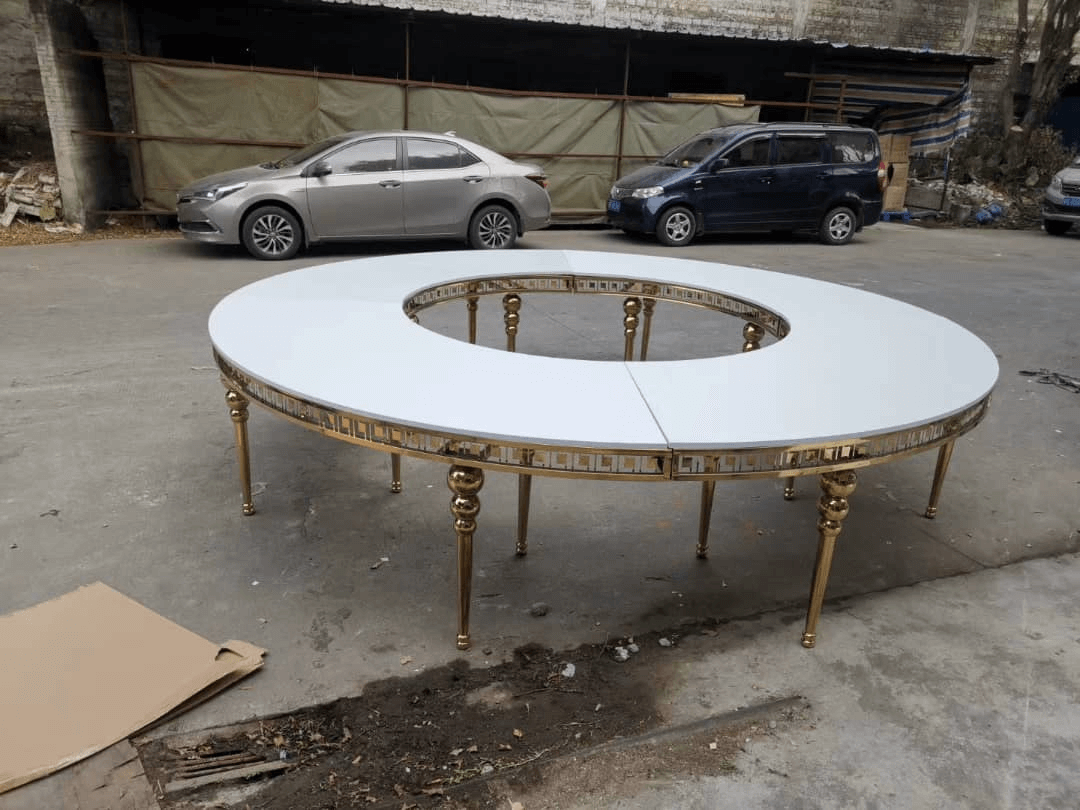 Modern MDF Top Half Moon Serpentine Round Table for Romantic Wedding Dining Parties or Banquets in Hotels
