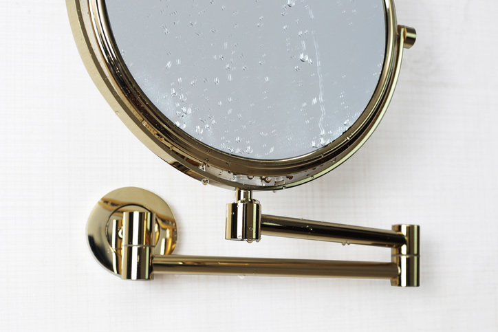 Life Tips- -How to clean and maintain the mirror?