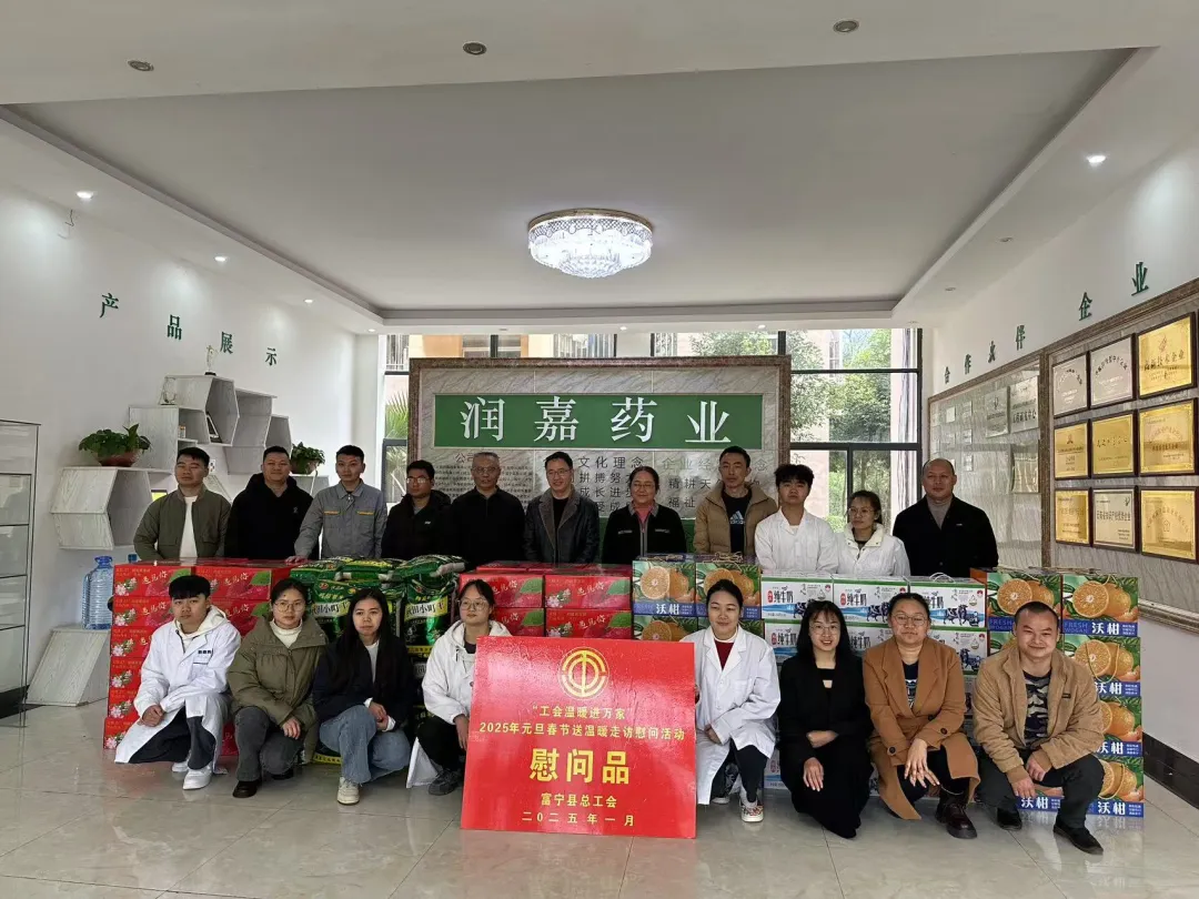 送礼品 送关怀 暖人心! 送礼品 送关怀 暖人心!
