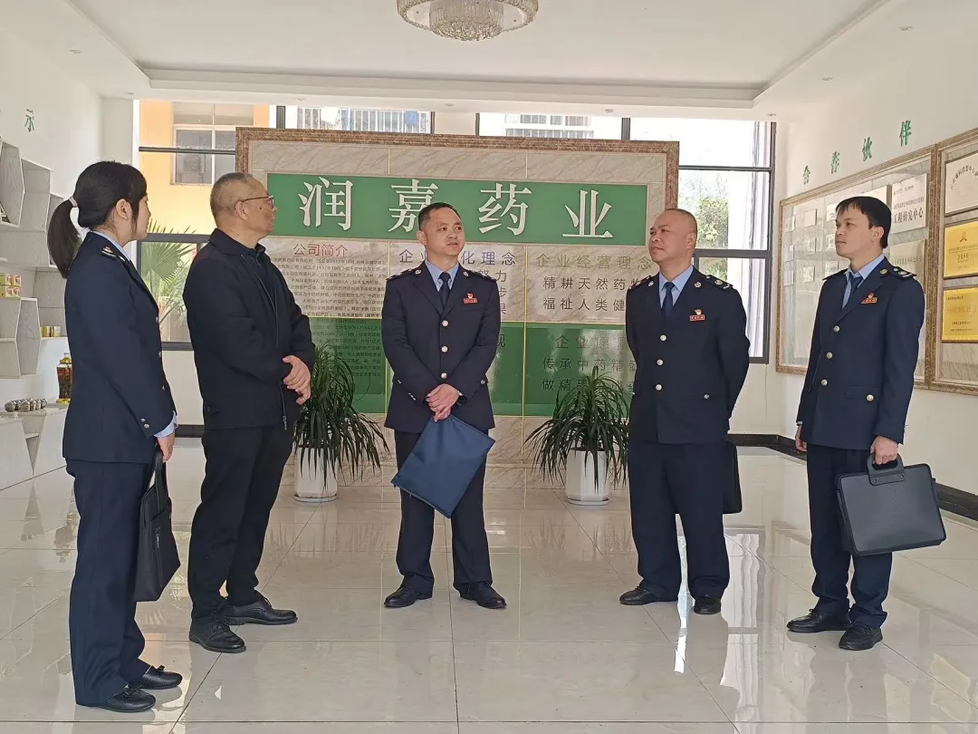 A group of leaders from the Funing County Tax Bureau of the State Taxation Administration visited Runjia Pharmaceutical to conduct a survey on "Visiting Enterprises and Improving the Business Environment"