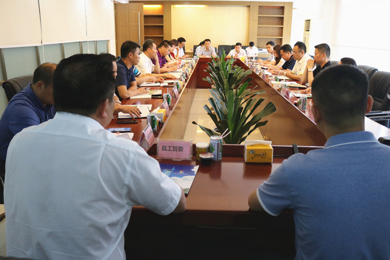 灵山县委书记曾智到宇峰公司开展书记“访企日”服务活动