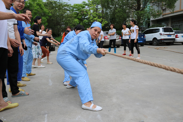 给力！宇峰人的庆“五一”职工拔河比赛