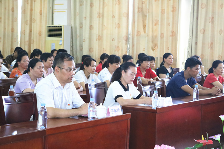 自治区党委讲师团特聘专家党史学习教育宣讲报告会（灵山县专场）在宇峰公司举行