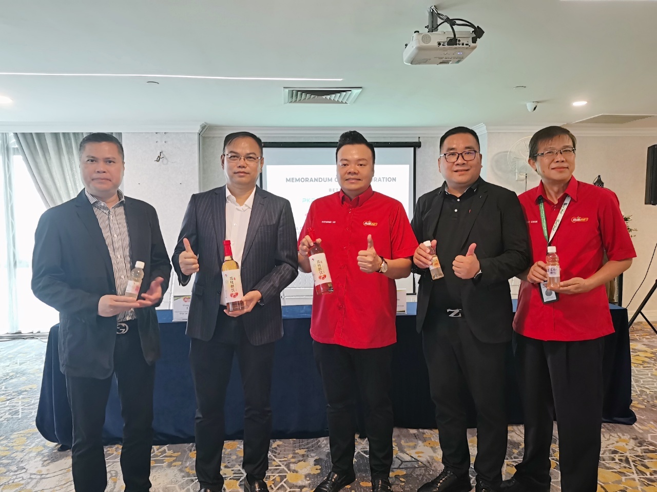 宇峰公司赴马来西亚签署合作备忘录    开启中马数字仙草合作新篇章