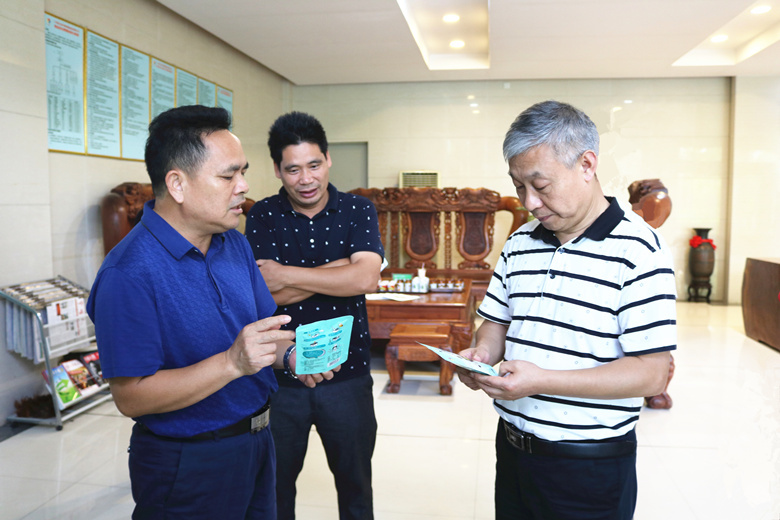 桂电软科学研究院常务副院长杜文忠到公司参观考察