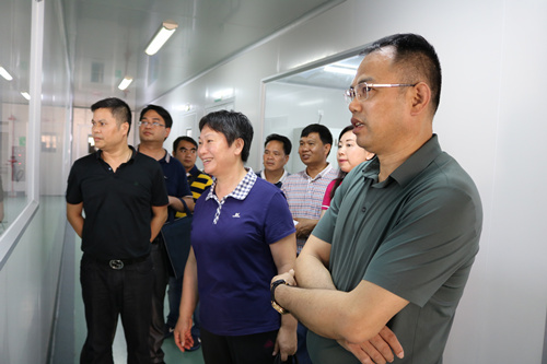 自治区工商联副主席李丽到宇峰公司开展参观调研工作