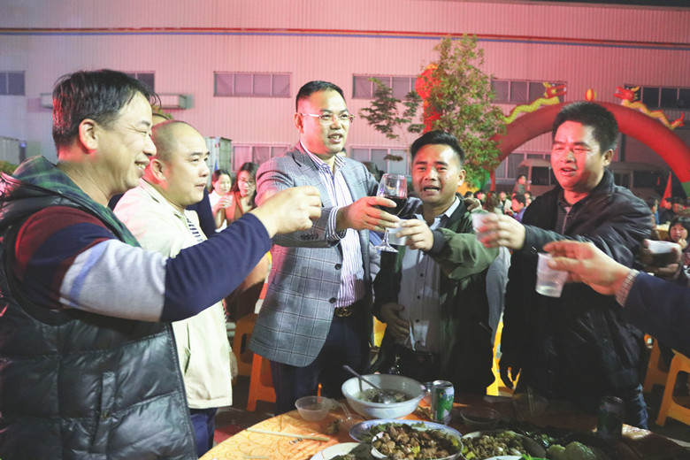 一场别开生面的年会活动在宇峰公司举行