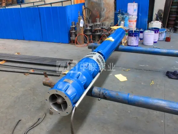 Submersible pump for deep hot water well