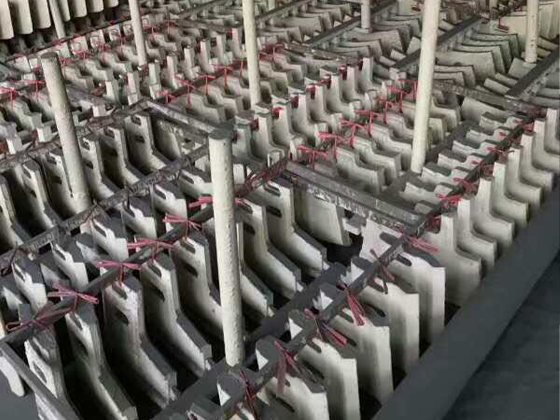 Always adhere to strict molten iron tapping temperature