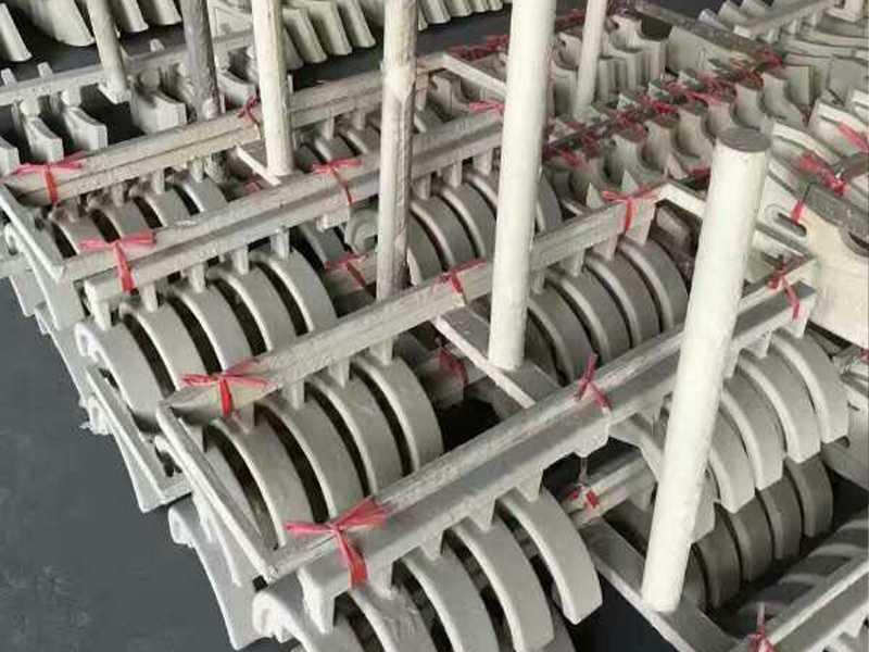 Always adhere to strict molten iron tapping temperature