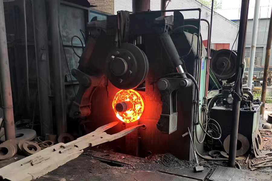 Differences between steel plate flanges and forged flanges