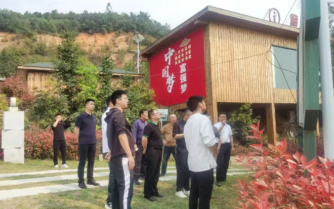 Lv Dongjian, Party Secretary of Donggu She Ethnic Township, Qingyuan District, Ji'an City, Jiangxi Province, and his delegation visited Fuqiang Stone Green Mine for inspection and research.