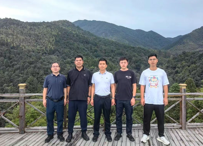 Cai Fangqin, Deputy County Head of Jianning County People's Government, and her delegation visited Fuqiang Stone's green mine for inspection and research.