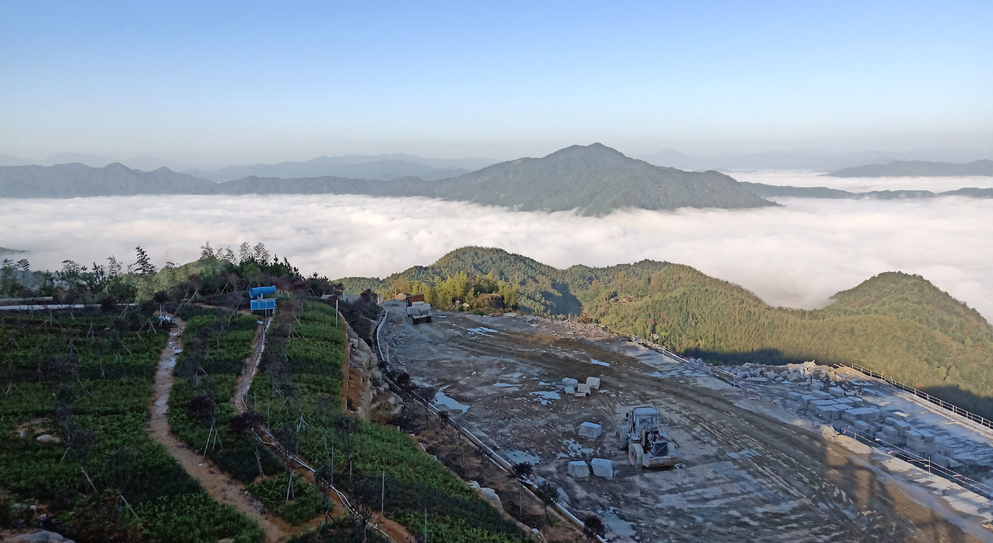 Rich and strong mining mountain cloud sea