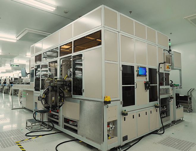 Fully automatic multi-variety, full-size adaptive chip packaging machine