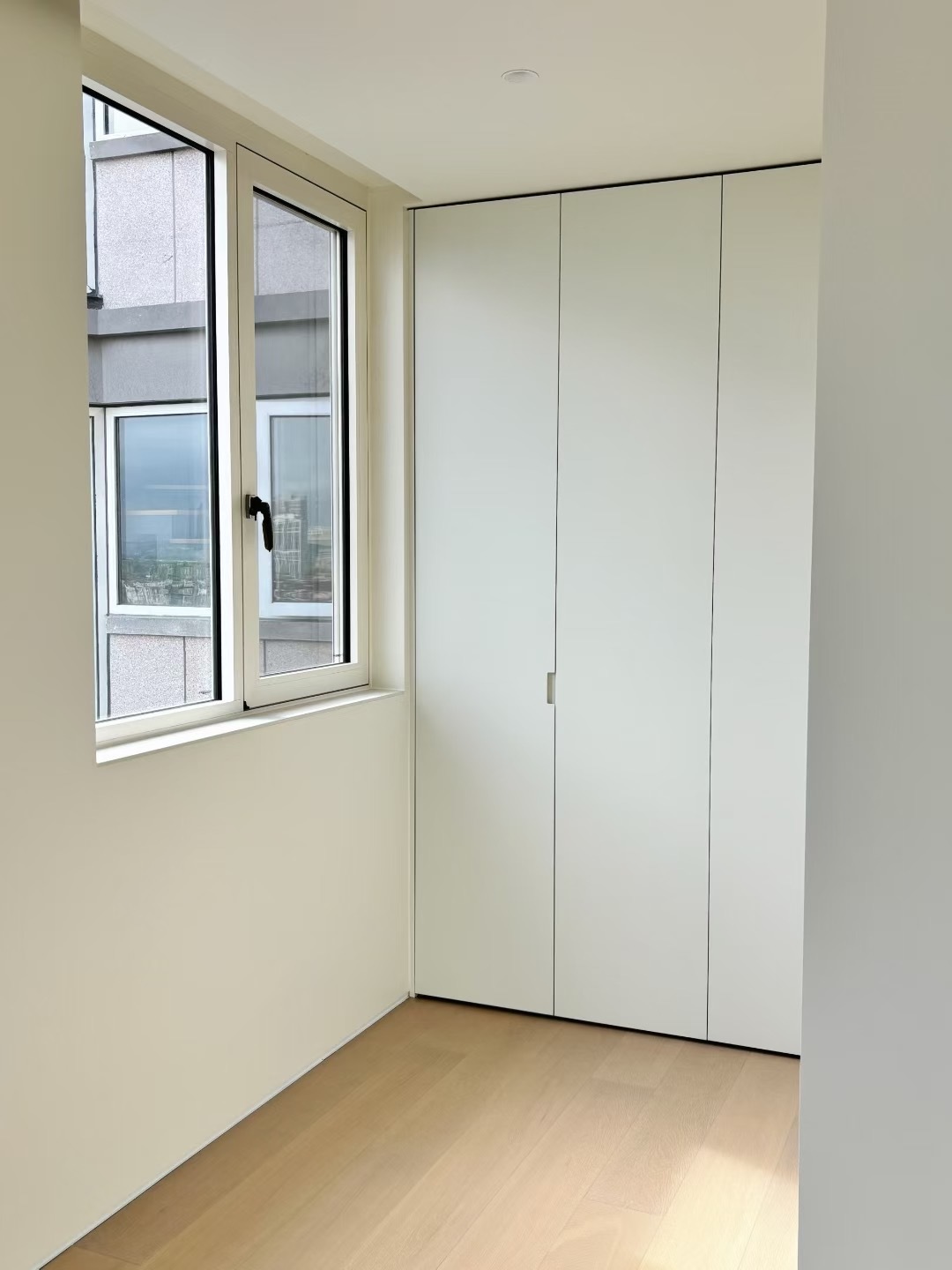 Shanghai Case Study - Arctic Glacier White Flat Shanghai Case Study - Arctic Glacier White Flat