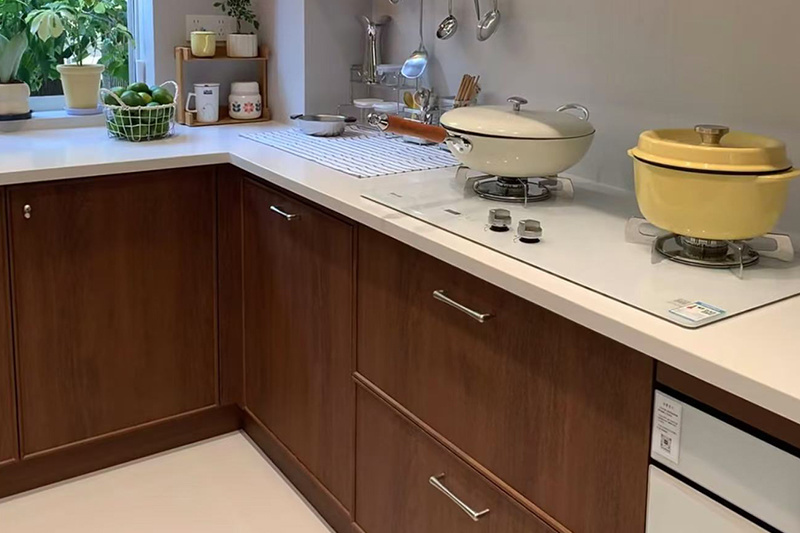 Kitchen: The board resists the erosion of "hidden moisture"