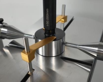 Length measuring machine to measure smooth plug gauge Length measuring machine to measure smooth plug gauge