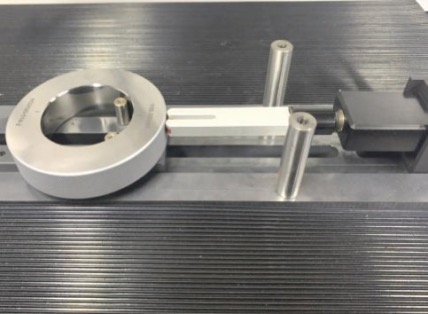 Horizontal thread machine measuring smooth ring gauge
