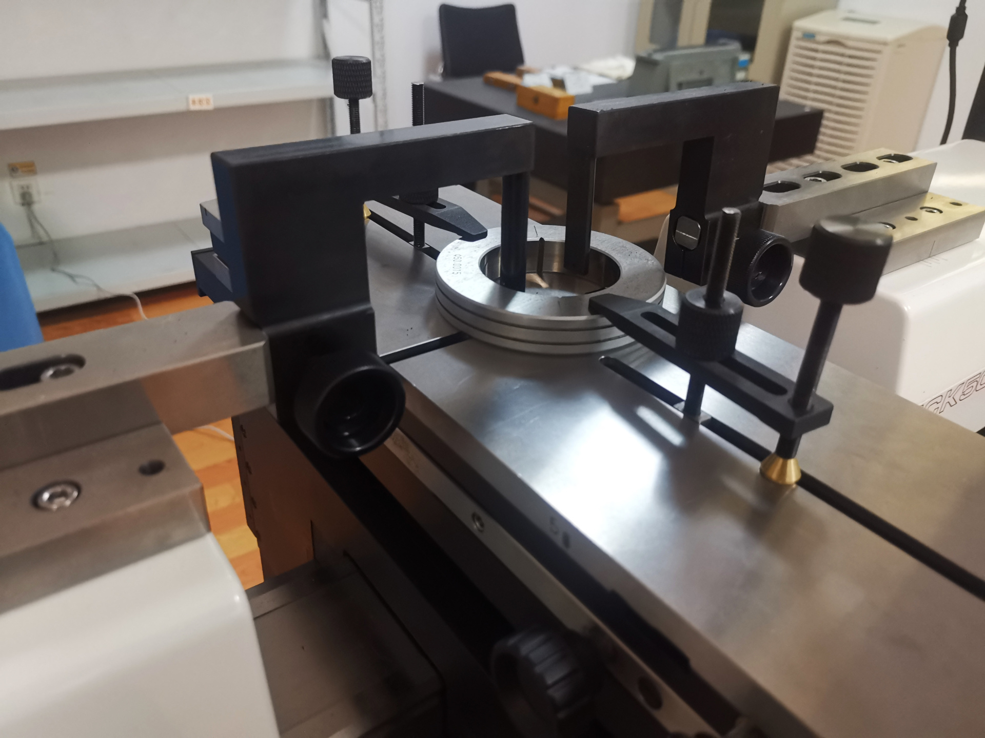 Length measuring machine ring gauge measurement
