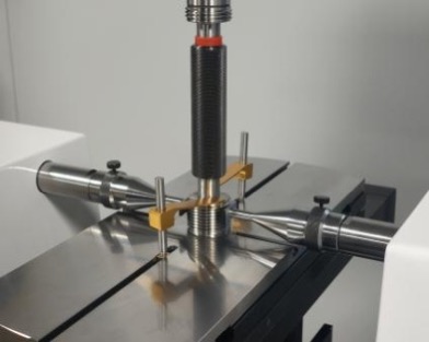 Length measuring machine to measure thread plug gauge Length measuring machine to measure thread plug gauge