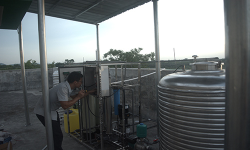 貴港市港北區(qū)國(guó)家水質(zhì)檢測(cè)站—0.25T/H一體化純水設(shè)備