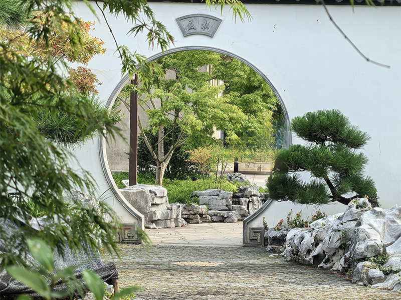 Quelle est la différence entre l'architecture des jardins anciens et l'architecture ancienne ?