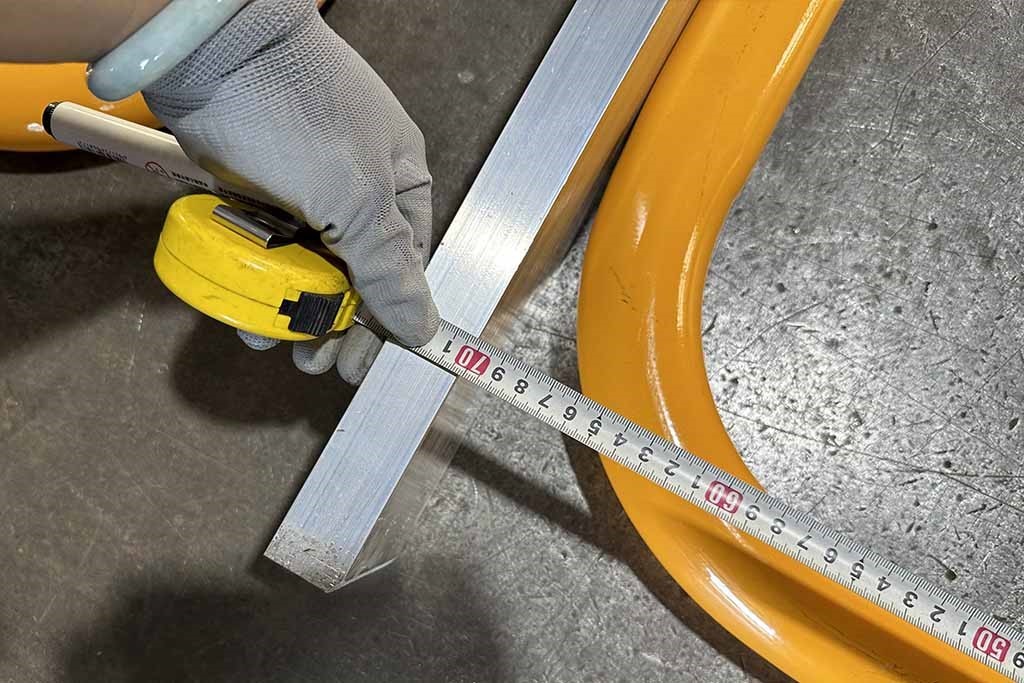 Measuring width of cabinet/part​