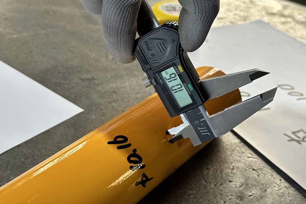 Caliper measuring small hole inner diameter​