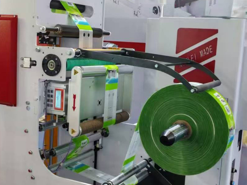 Label Folding Sealing Machine